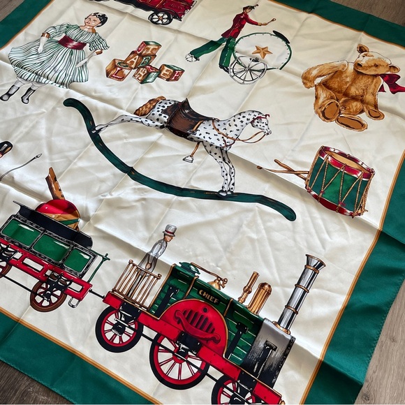 Vintage ECHO Beautiful Silk Scarf - Picture 2 of 9